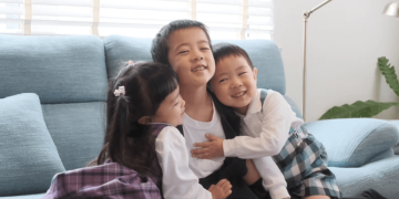 cho con được là chính mình