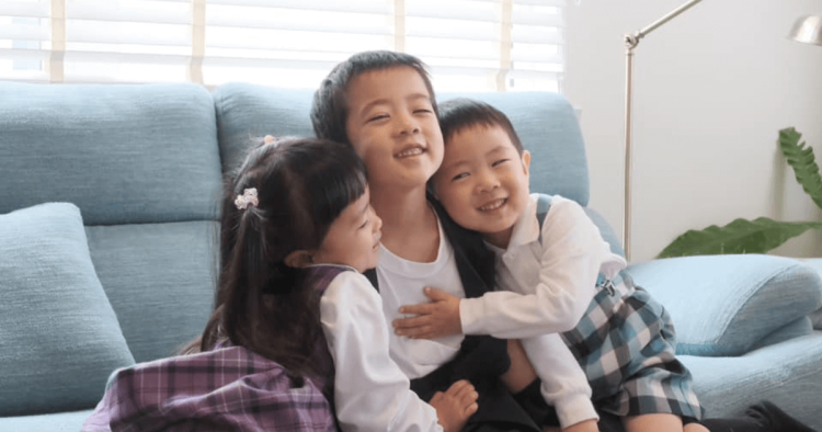 cho con được là chính mình